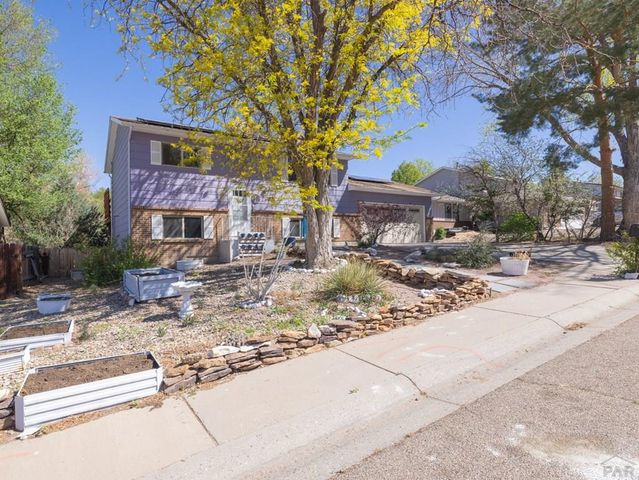 4349 Blueflax Dr, Pueblo, CO 81001