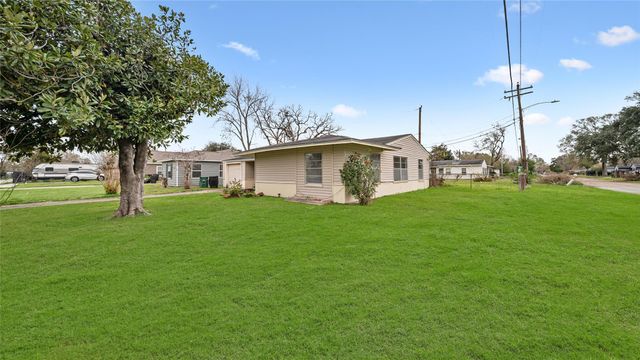 8171 Redfern Drive, Houston, TX 77033