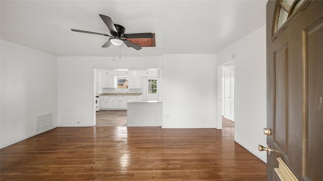 8171 Redfern Drive, Houston, TX 77033