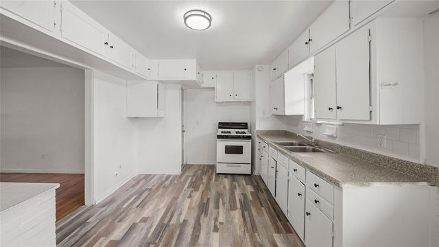 8171 Redfern Drive, Houston, TX 77033