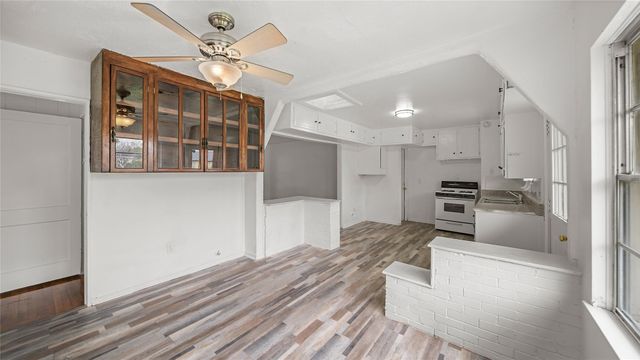 8171 Redfern Drive, Houston, TX 77033