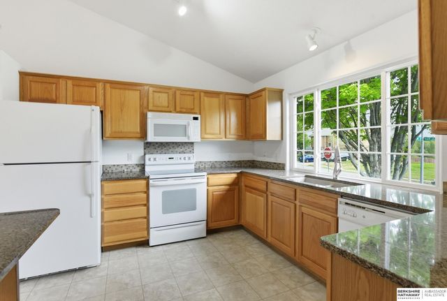 8023 Howell Street, Omaha, NE 68122