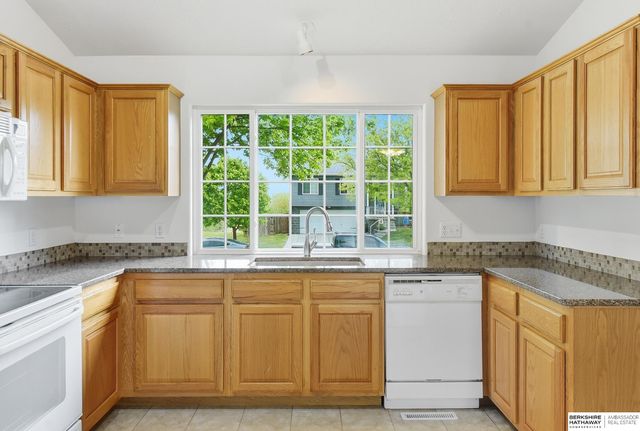8023 Howell Street, Omaha, NE 68122