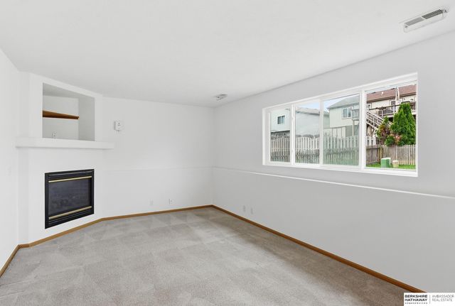 8023 Howell Street, Omaha, NE 68122