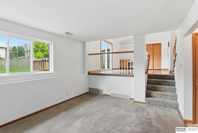 8023 Howell Street, Omaha, NE 68122