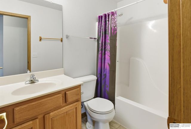 8023 Howell Street, Omaha, NE 68122