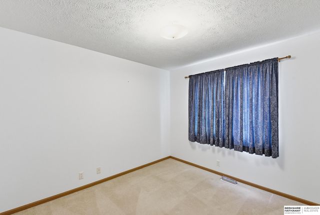 8023 Howell Street, Omaha, NE 68122
