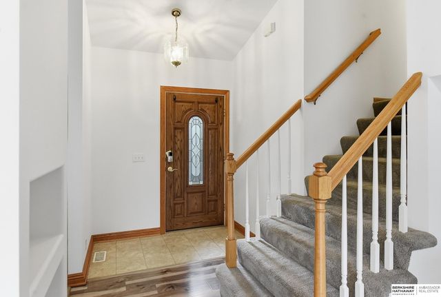 8023 Howell Street, Omaha, NE 68122