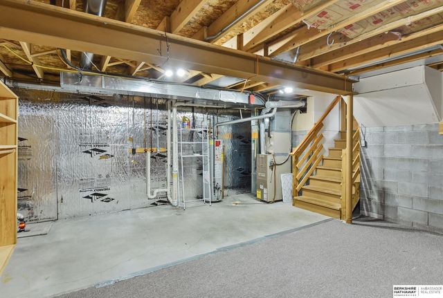 8023 Howell Street, Omaha, NE 68122