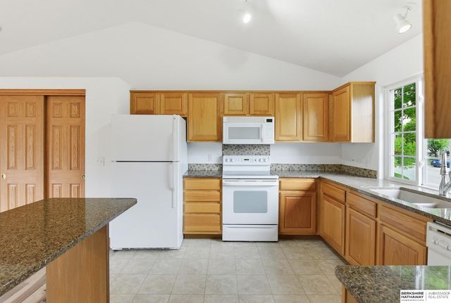 8023 Howell Street, Omaha, NE 68122