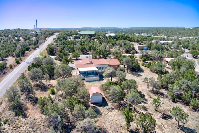 26 W Willard Road, Edgewood, NM 87015