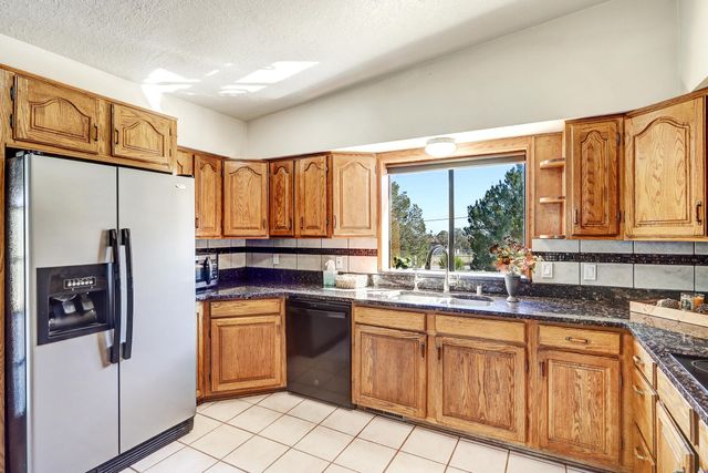 26 W Willard Road, Edgewood, NM 87015