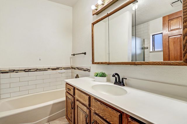 26 W Willard Road, Edgewood, NM 87015