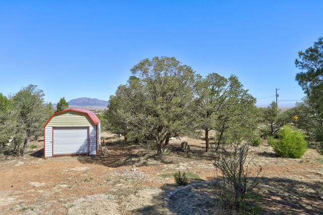 26 W Willard Road, Edgewood, NM 87015