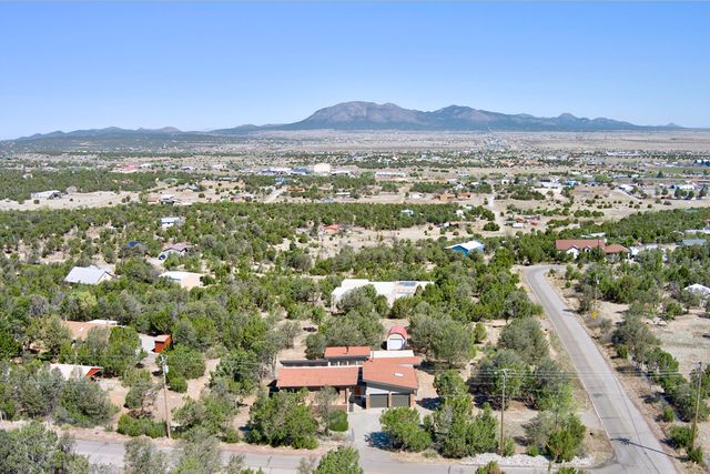 26 W Willard Road, Edgewood, NM 87015
