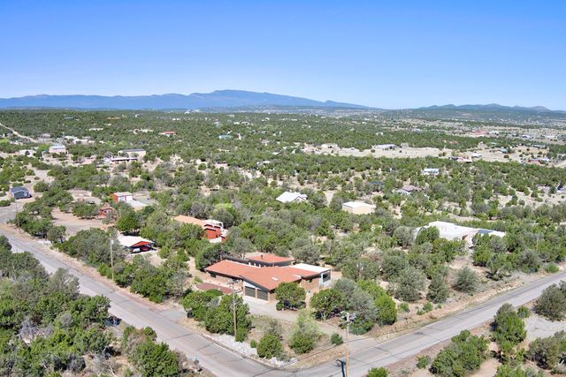 26 W Willard Road, Edgewood, NM 87015