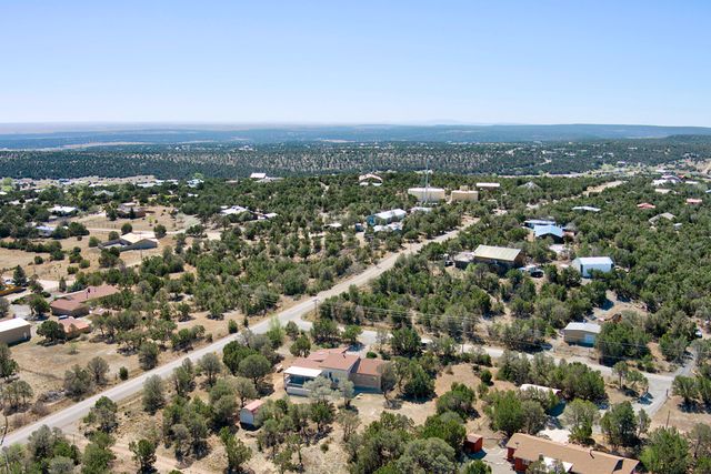 26 W Willard Road, Edgewood, NM 87015