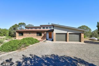 26 W Willard Road, Edgewood, NM 87015