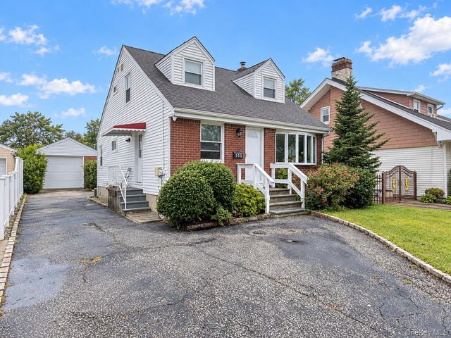 145 Westbury Avenue, Mineola, NY 11501