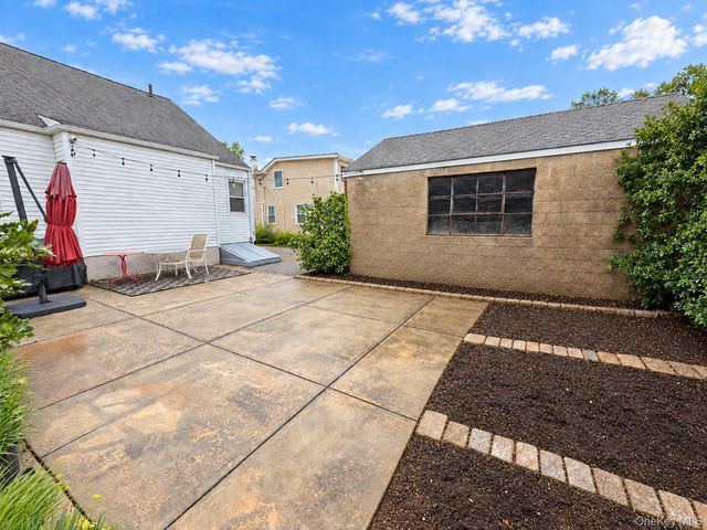 145 Westbury Avenue, Mineola, NY 11501