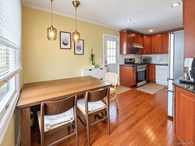 145 Westbury Avenue, Mineola, NY 11501