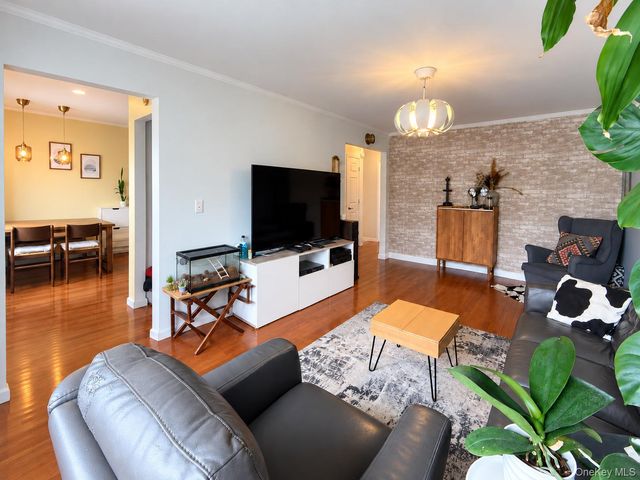 145 Westbury Avenue, Mineola, NY 11501