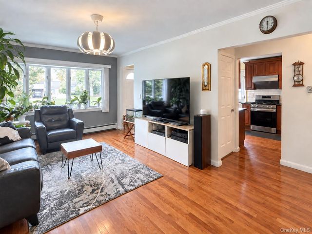 145 Westbury Avenue, Mineola, NY 11501