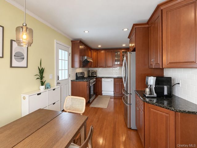 145 Westbury Avenue, Mineola, NY 11501