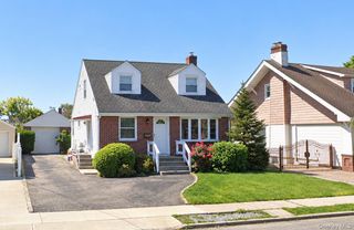 145 Westbury Avenue, Mineola, NY 11501