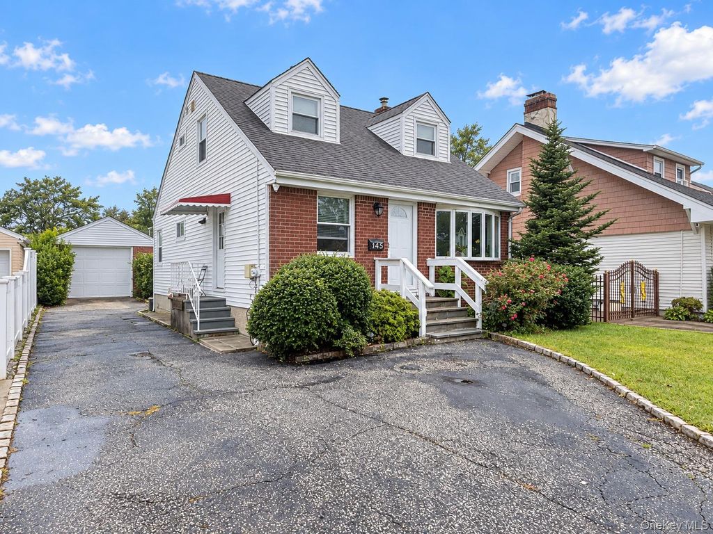 145 Westbury Avenue, Mineola, NY 11501 — photo 3