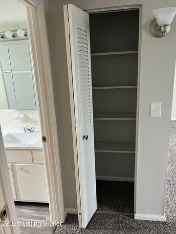 6983 Dixie Hwy 202, Louisville, KY 40258