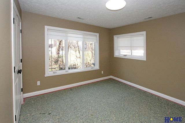 5331 N 12th Street, Lincoln, NE 68521