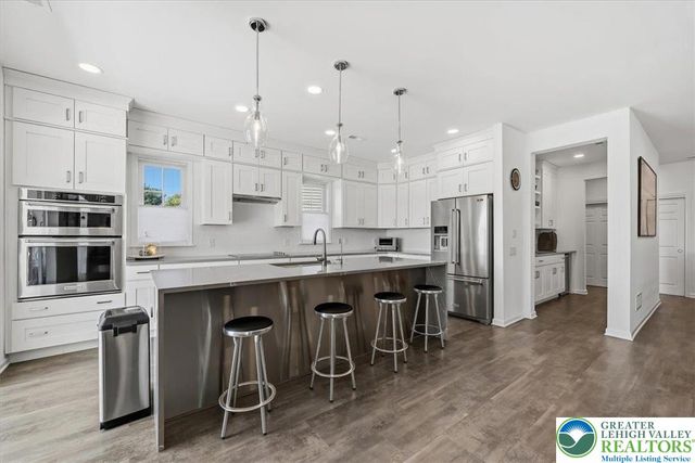 3991 Victors Way, Easton, PA 18045