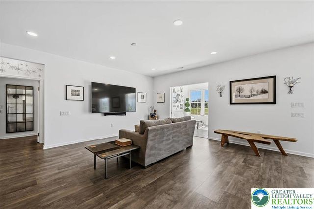 3991 Victors Way, Easton, PA 18045