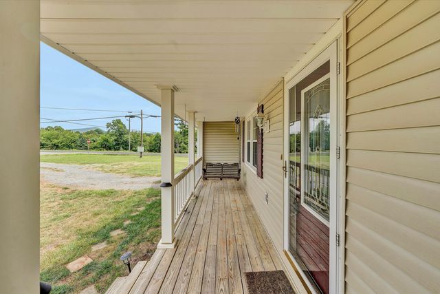 1030 Windhurst DR, Hardy, VA 24101