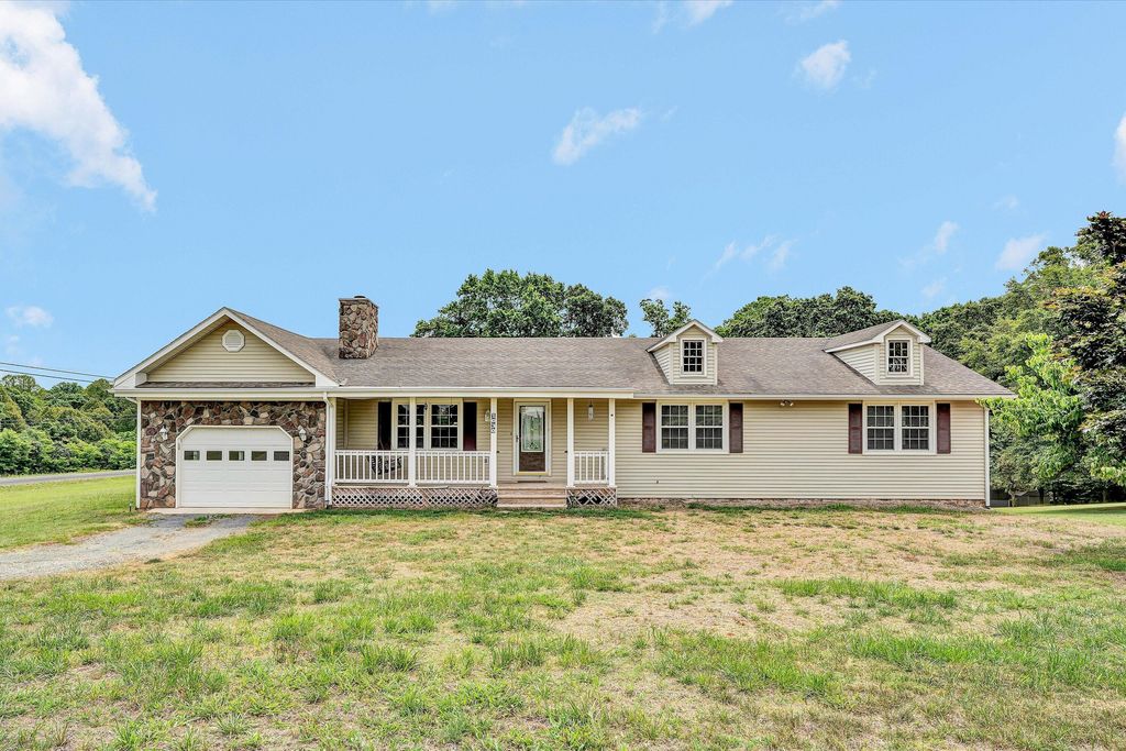 1030 Windhurst DR, Hardy, VA 24101