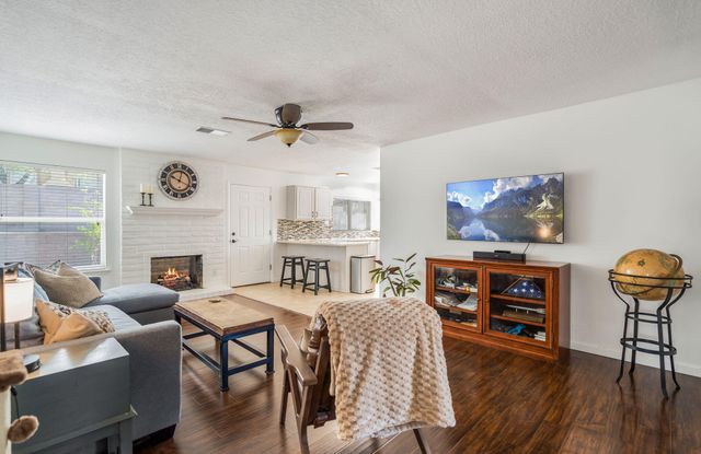 3826 Espejo Street NE, Albuquerque, NM 87111