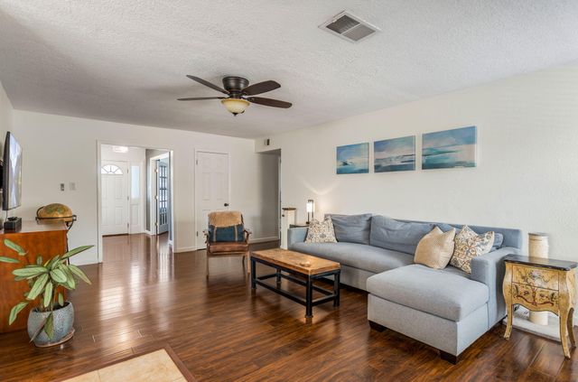 3826 Espejo Street NE, Albuquerque, NM 87111