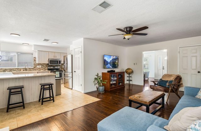 3826 Espejo Street NE, Albuquerque, NM 87111