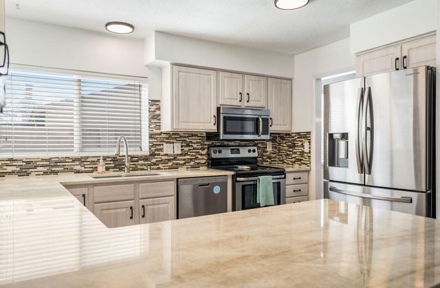 3826 Espejo Street NE, Albuquerque, NM 87111