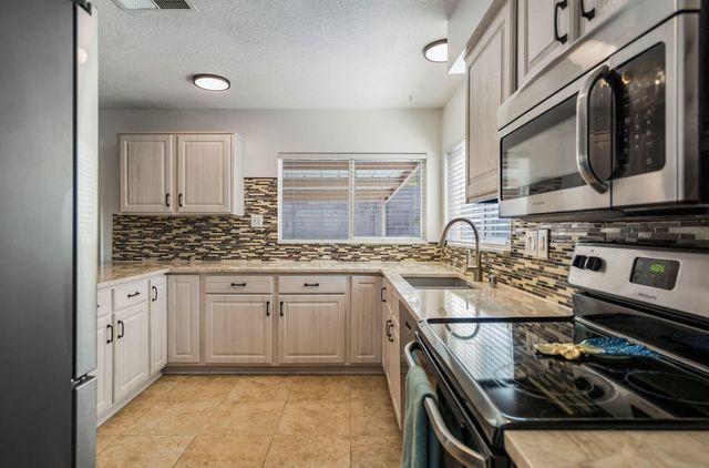 3826 Espejo Street NE, Albuquerque, NM 87111