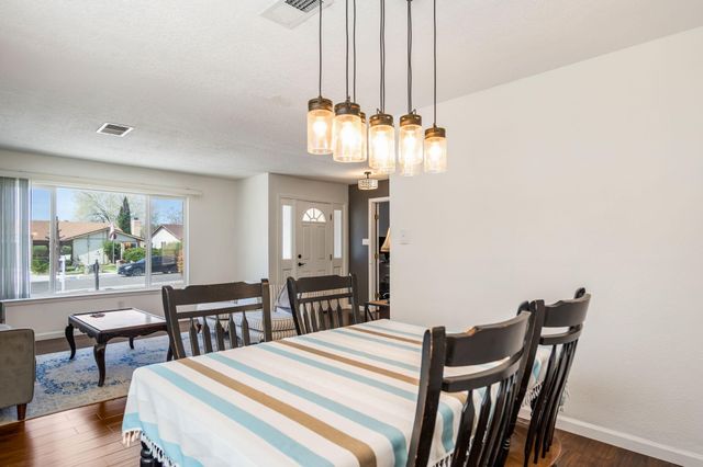 3826 Espejo Street NE, Albuquerque, NM 87111