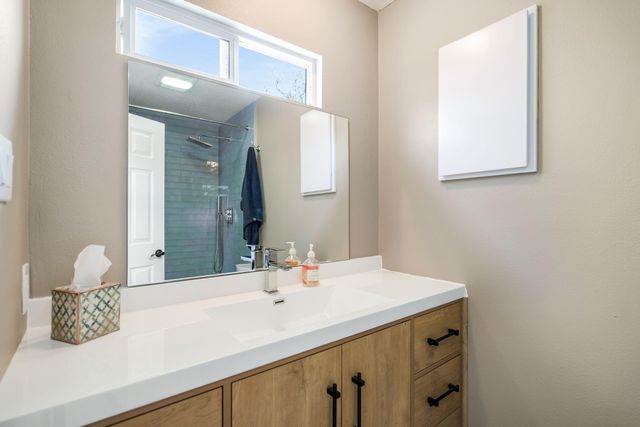 3826 Espejo Street NE, Albuquerque, NM 87111