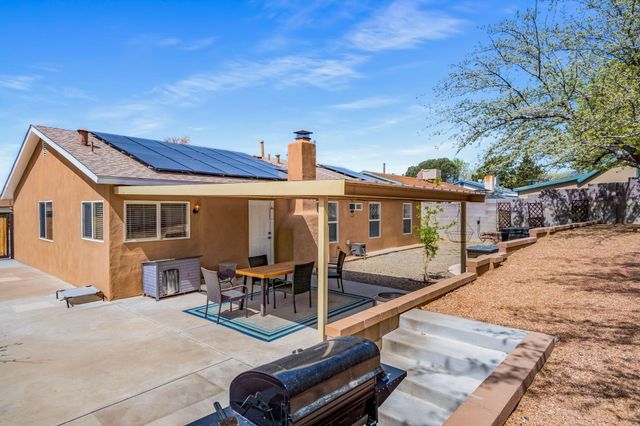 3826 Espejo Street NE, Albuquerque, NM 87111