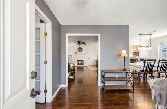 3826 Espejo Street NE, Albuquerque, NM 87111