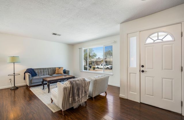 3826 Espejo Street NE, Albuquerque, NM 87111