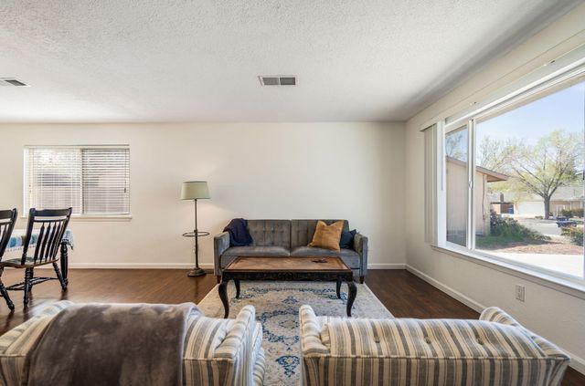 3826 Espejo Street NE, Albuquerque, NM 87111