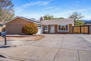 3826 Espejo Street NE, Albuquerque, NM 87111