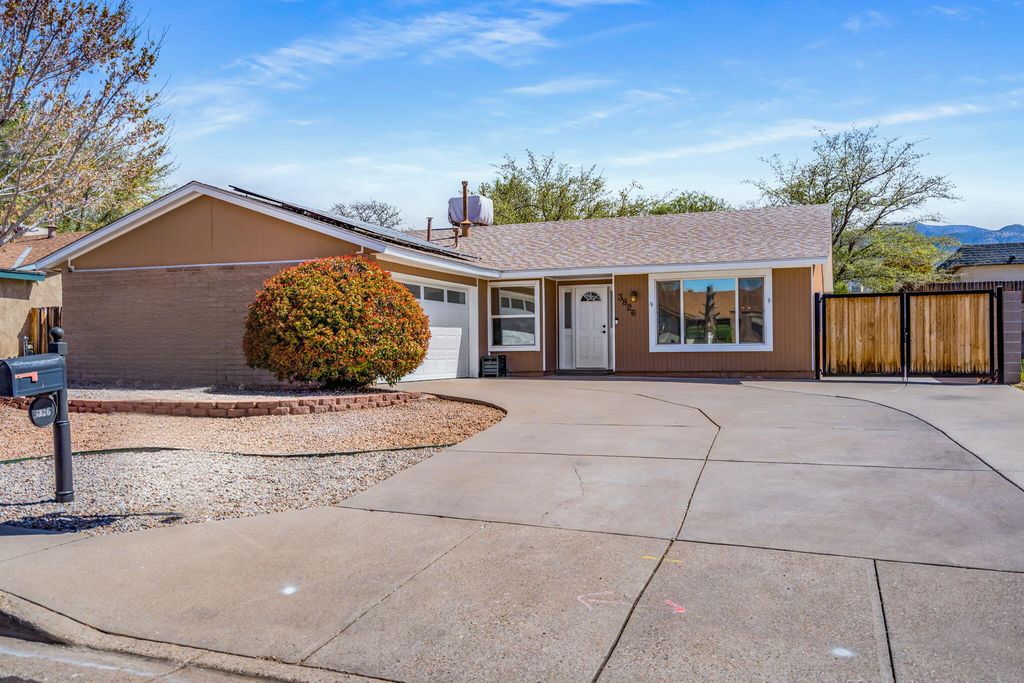 3826 Espejo Street NE, Albuquerque, NM 87111