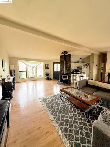 23650 Marsh Creek Rd, Brentwood, CA 94513